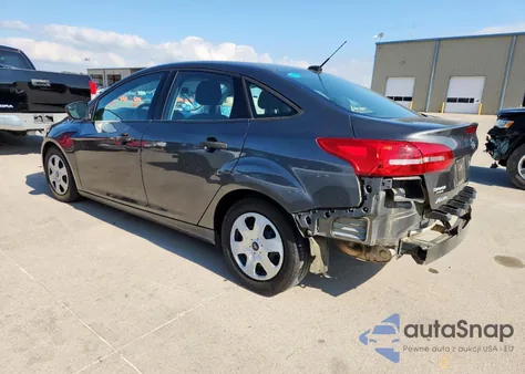 2016 Ford Focus S z USA, uszkodzony, nr VIN 1FADP3E22GL376254